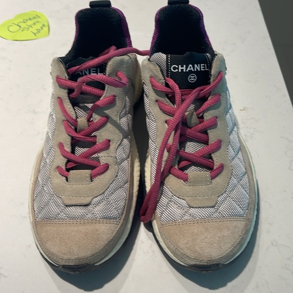 CHANEL Women's Beige and Pink Sneakers - Picture 5 of 15